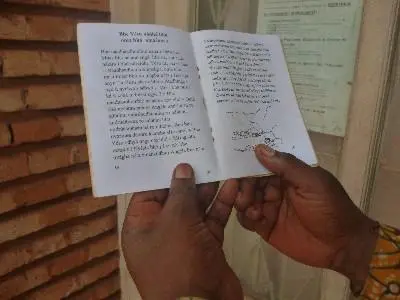 lecteur mangbetu 2.jpg